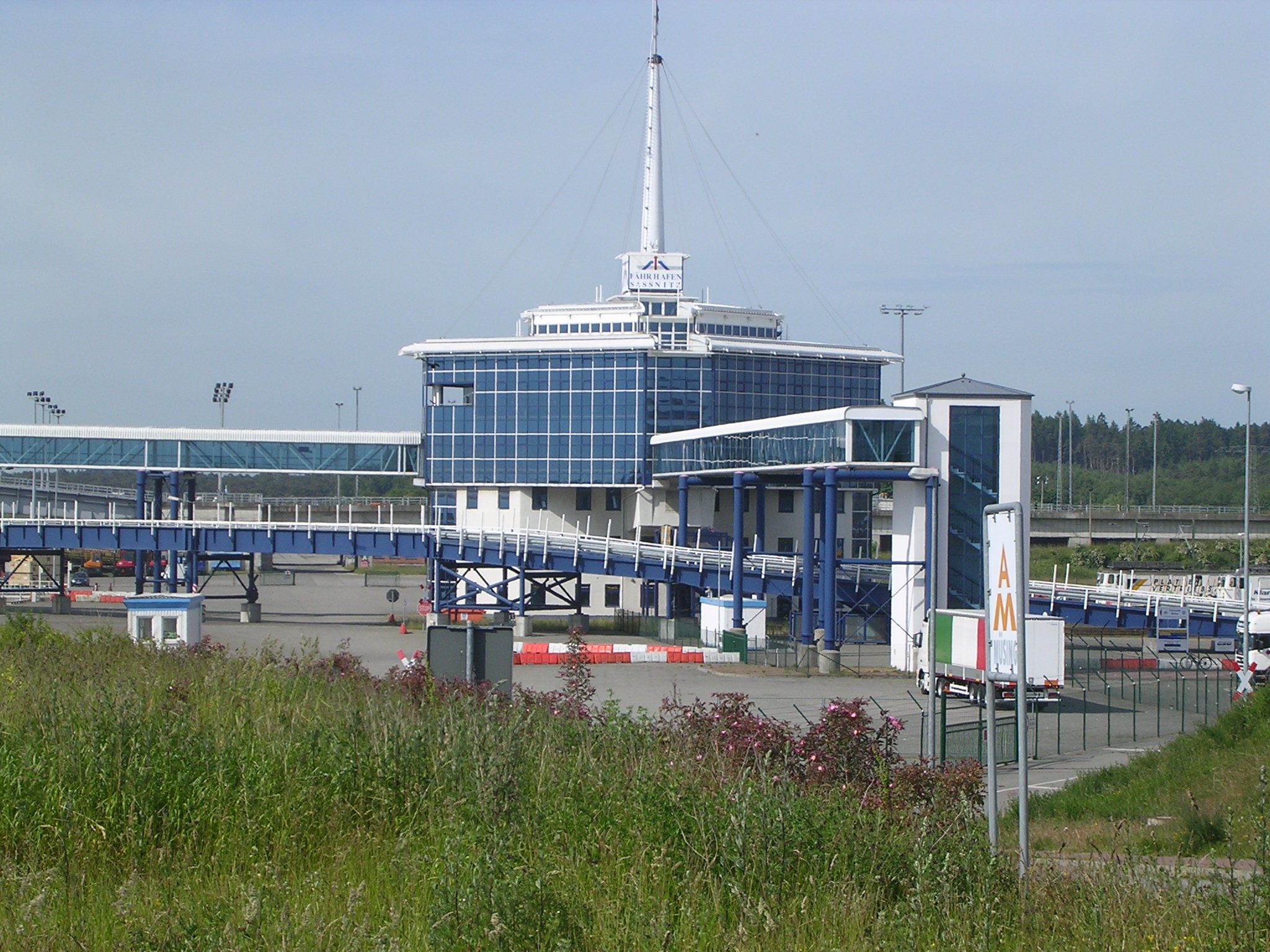 Budova terminalu, 2048x1536, 650 Kb