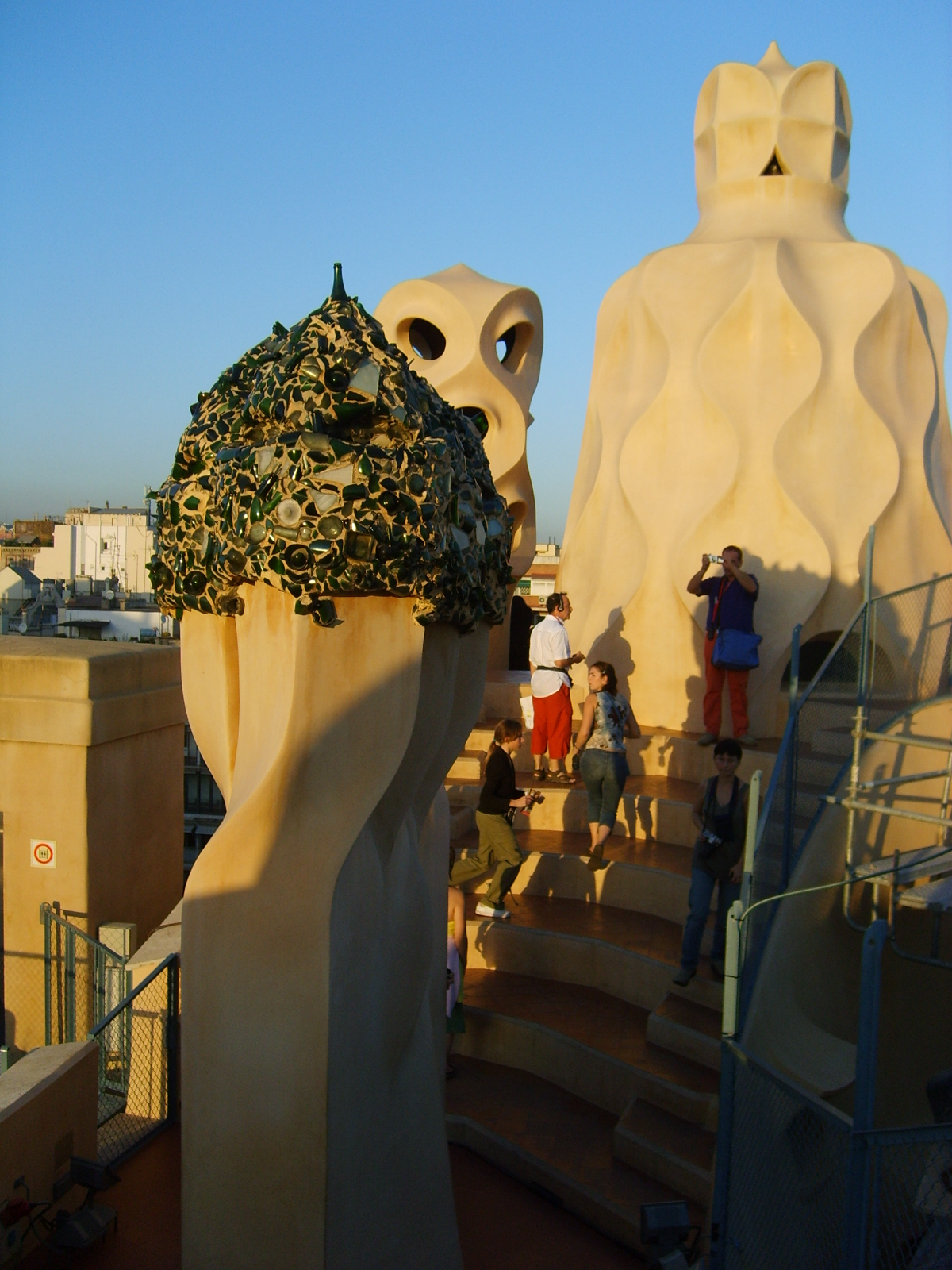 Casa Mila (La Pedrera) - A. Gaudi, 1200x1600, 939 Kb
