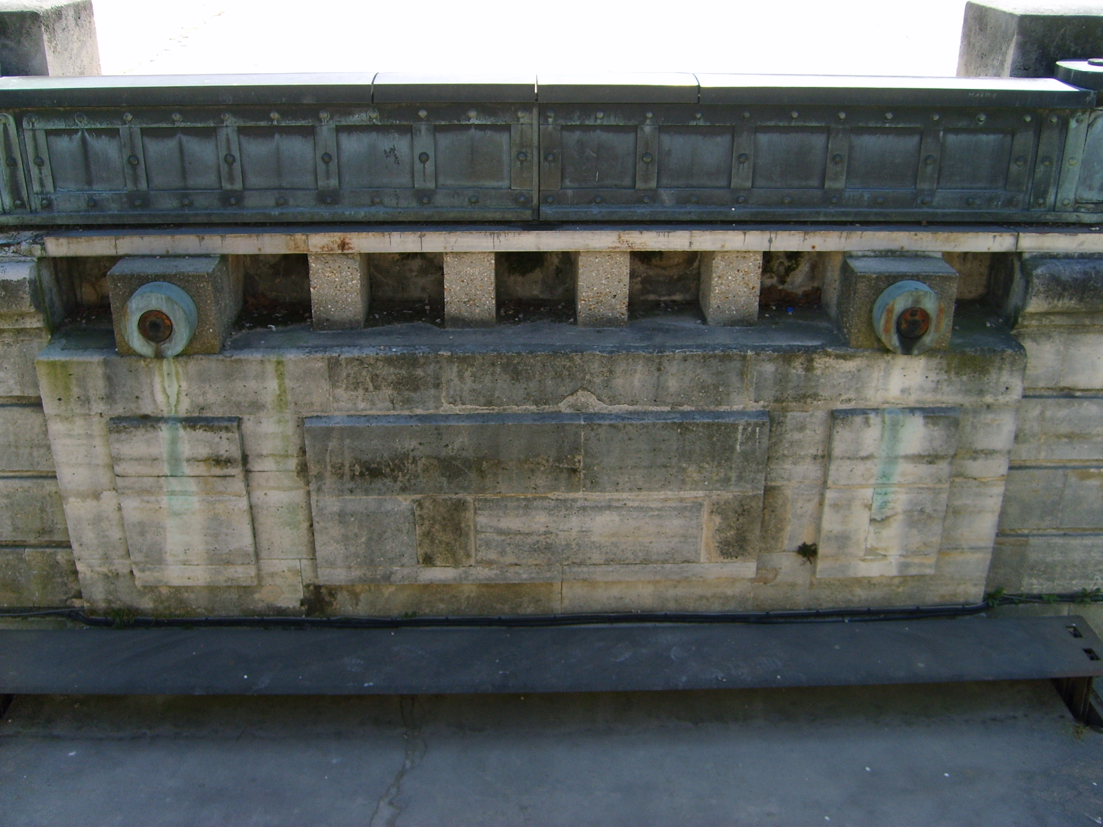 Cast byvaleho "padaciho mostu" u Invalides, 1600x1200, 963 Kb