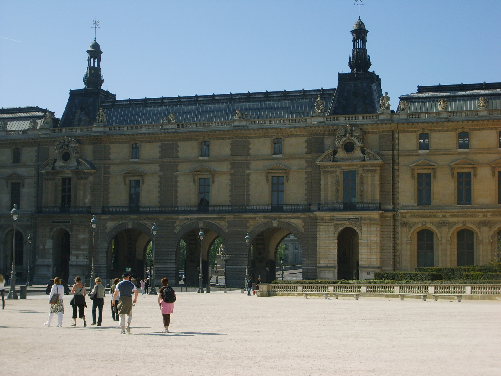 Nadvori Louvre, 1600x1200, 962 Kb