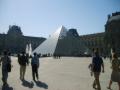 Pyramidy vchodu do Louvre, 1600x1200, 955 Kb