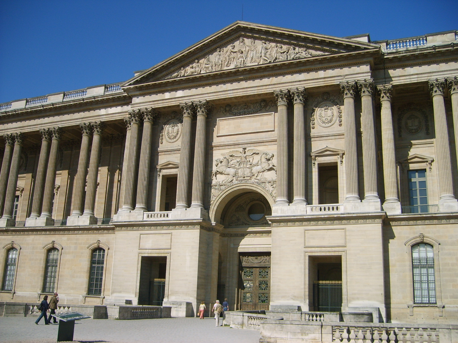 Louvre - vychodni vchod, 1600x1200, 1000 Kb